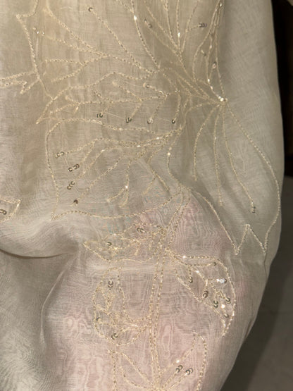 A whisper of elegance, woven in ivory. ✨🤍